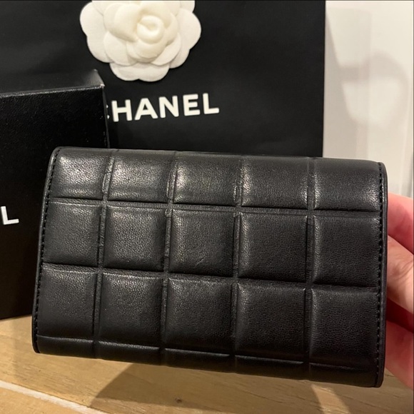 VINTAGE CHANEL 2002 Black Lambskin Choco Bar - PLASTIC ON HARDWARE - PRISTINE - Picture 4 of 10
